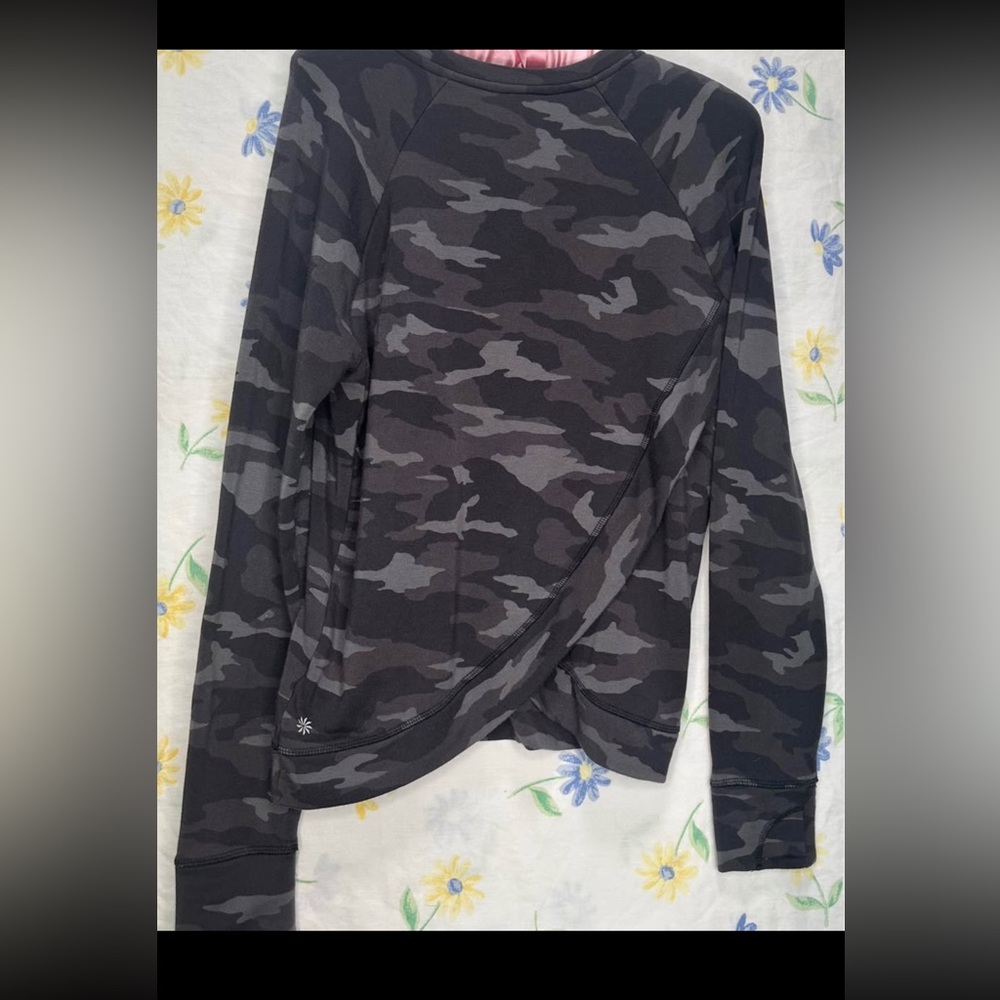 ATHLETA GIRL COZY CROSS YOUR FINGERS BLACK CAMO SWEATSHIRT XXL (16) preppy